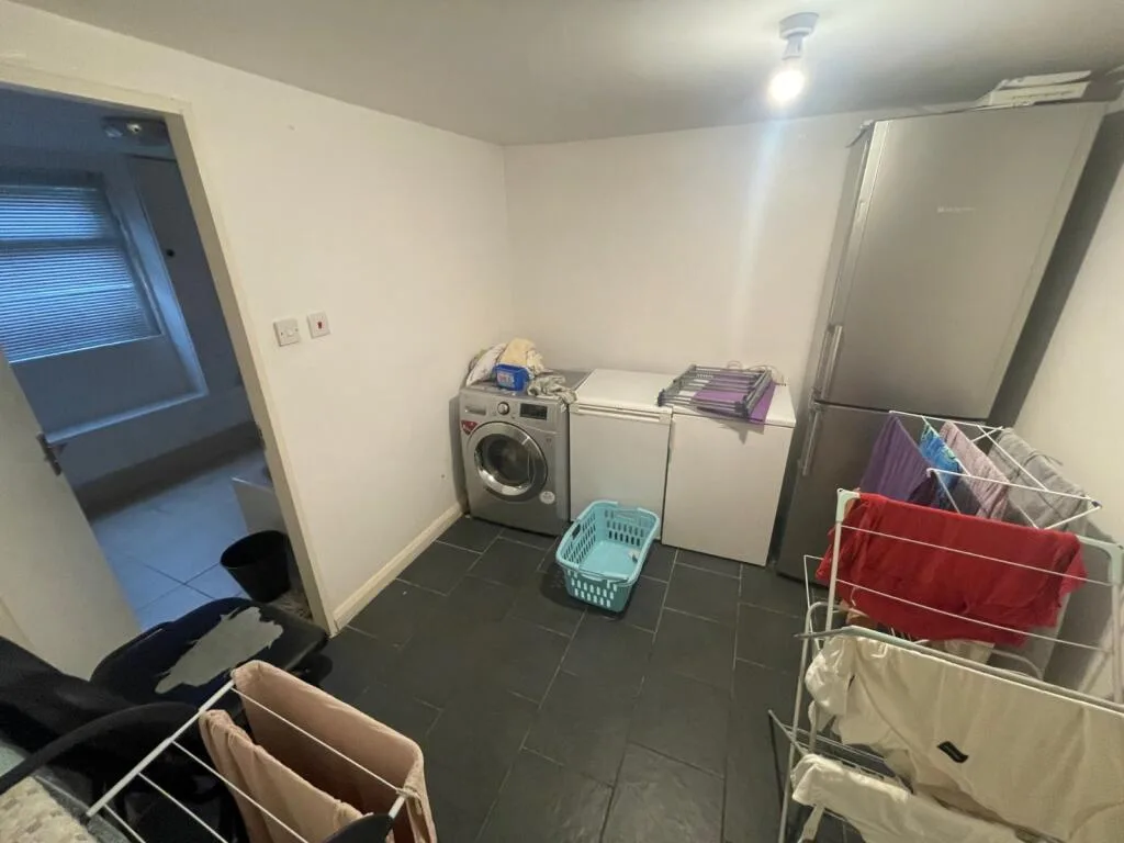 5 bedroom terraced house for rent