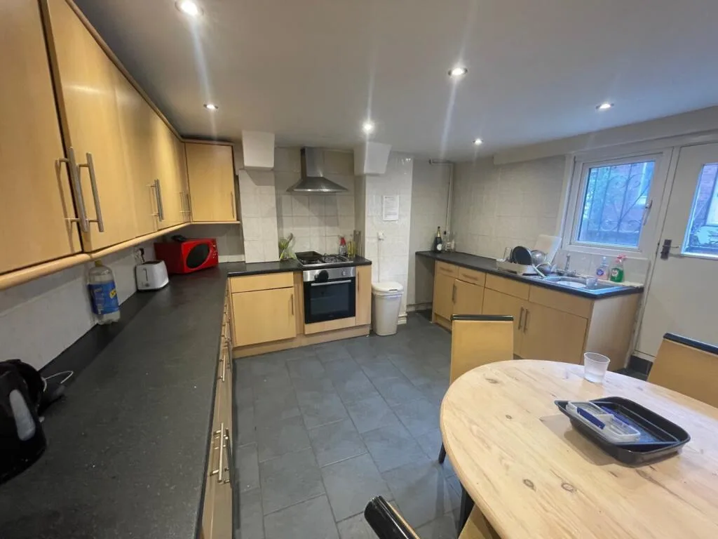 5 bedroom terraced house for rent
