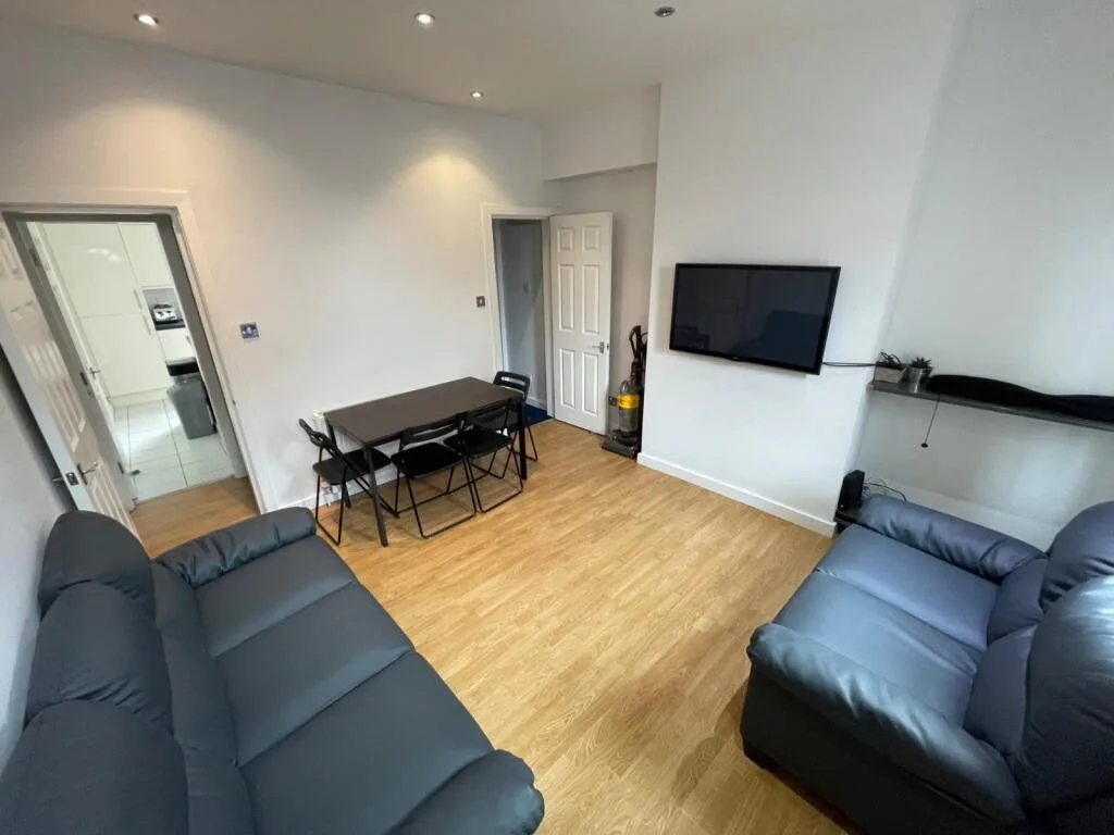 4 bedroom terraced house for rent