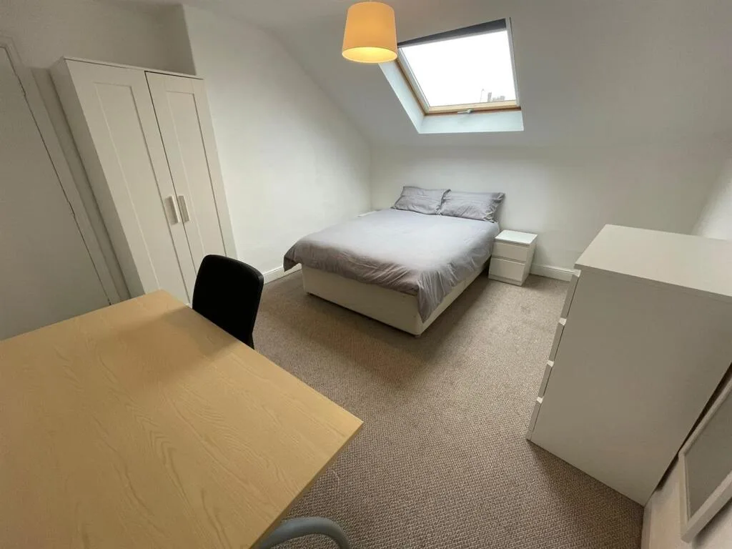 5 bedroom terraced house for rent