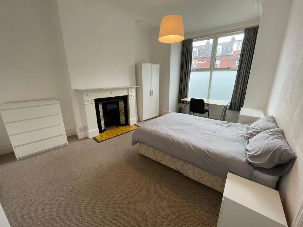 5 bedroom terraced house for rent