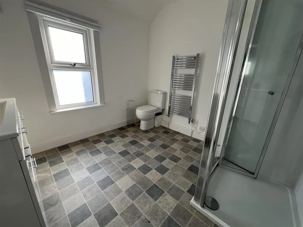 5 bedroom terraced house for rent