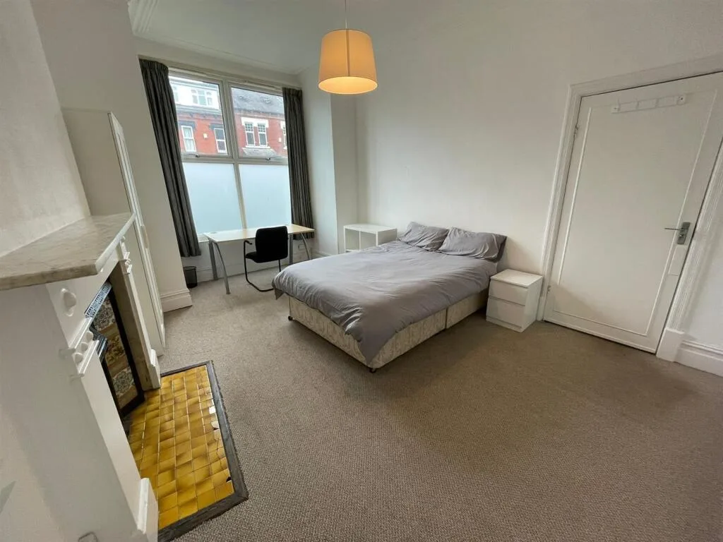 5 bedroom terraced house for rent