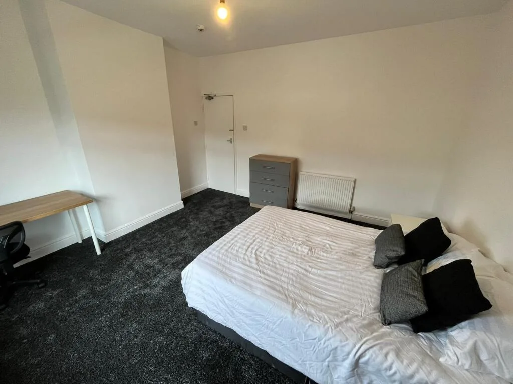 5 bedroom terraced house for rent