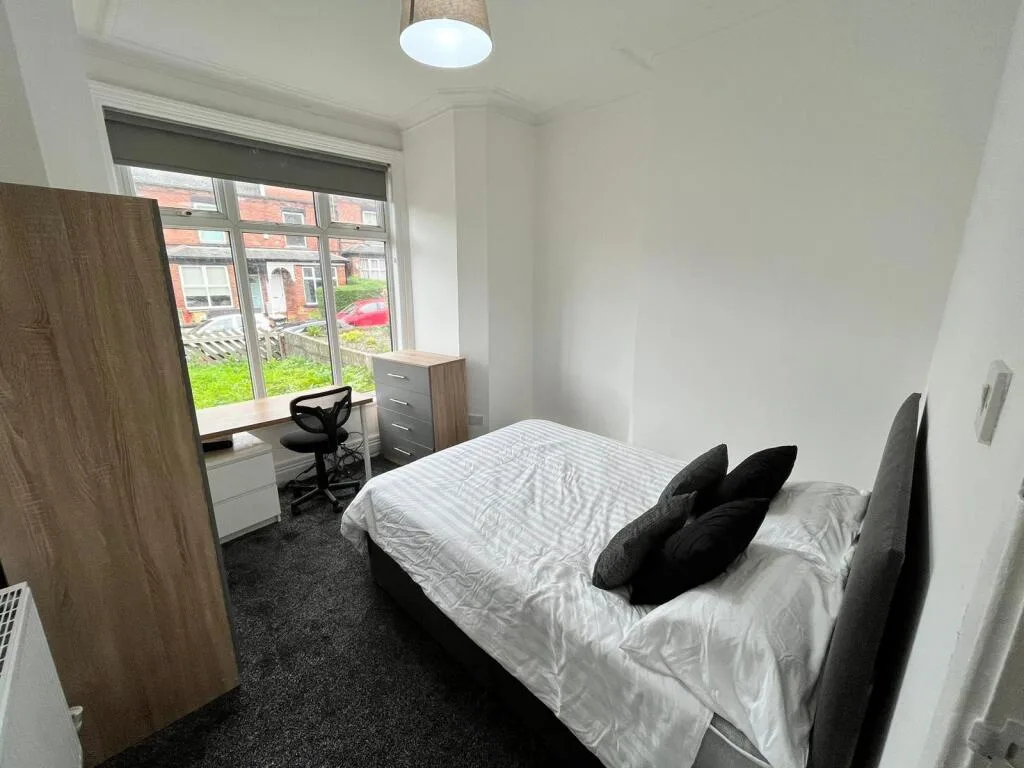 5 bedroom terraced house for rent