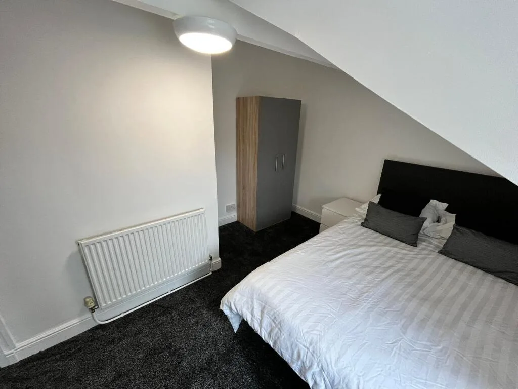 5 bedroom terraced house for rent