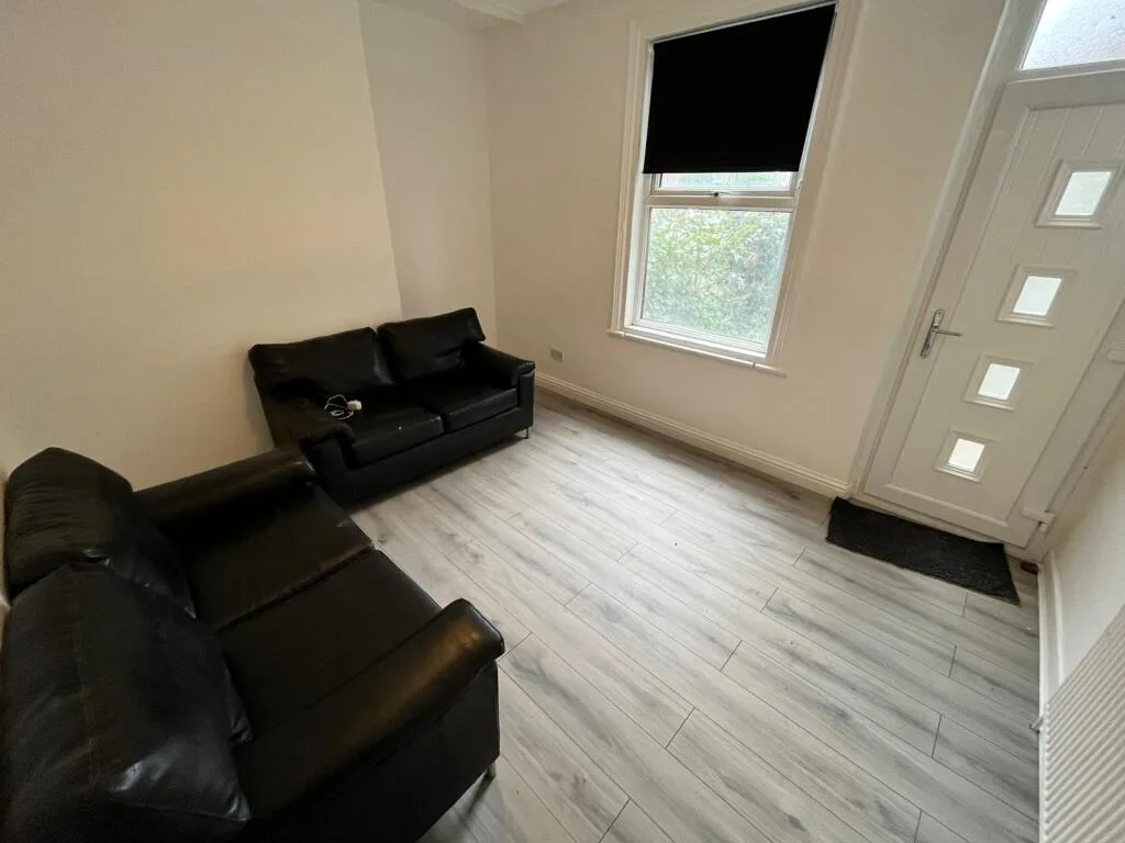 5 bedroom terraced house for rent