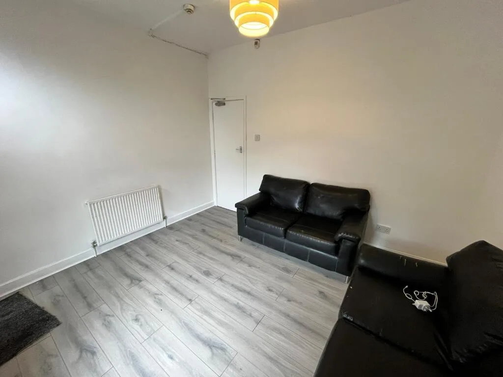 5 bedroom terraced house for rent