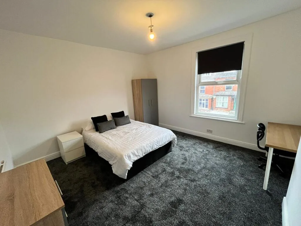 5 bedroom terraced house for rent