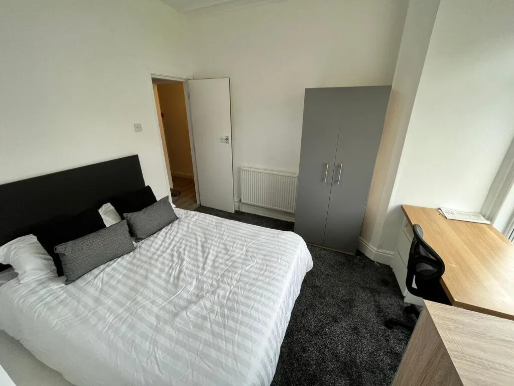 5 bedroom terraced house for rent