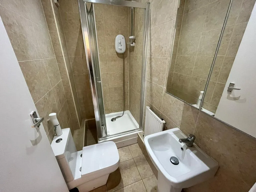 5 bedroom terraced house for rent