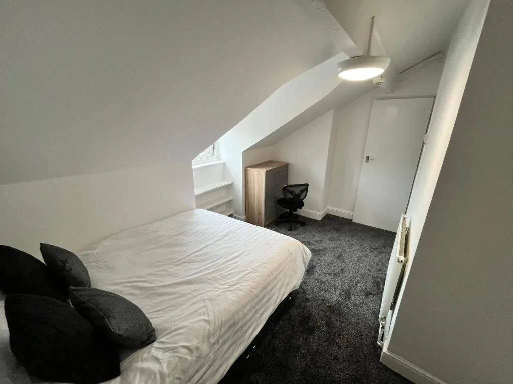 5 bedroom terraced house for rent