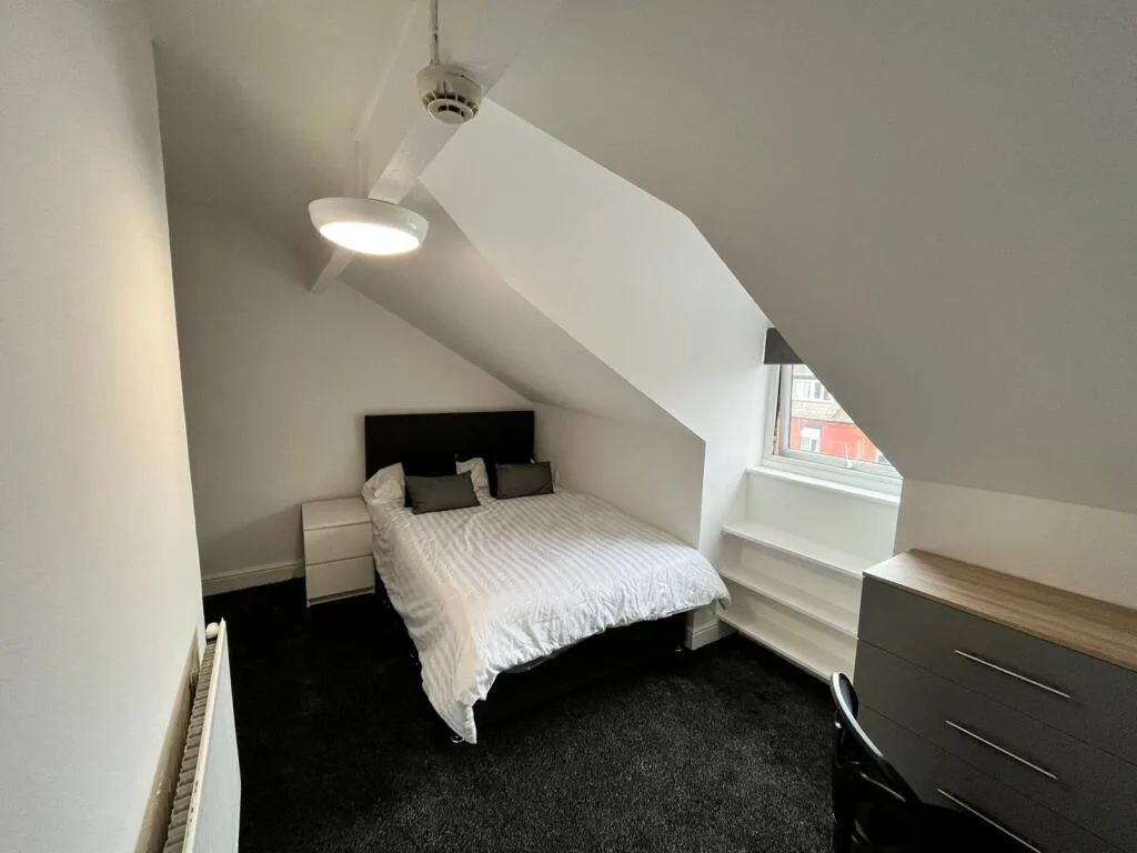 5 bedroom terraced house for rent