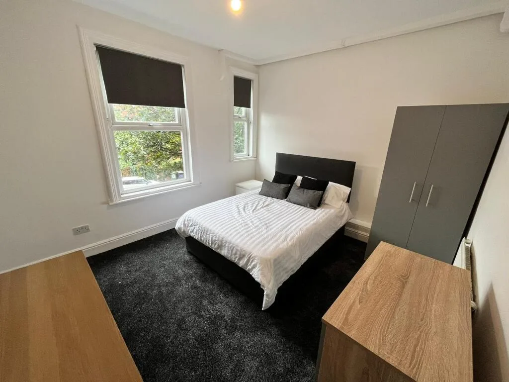 5 bedroom terraced house for rent