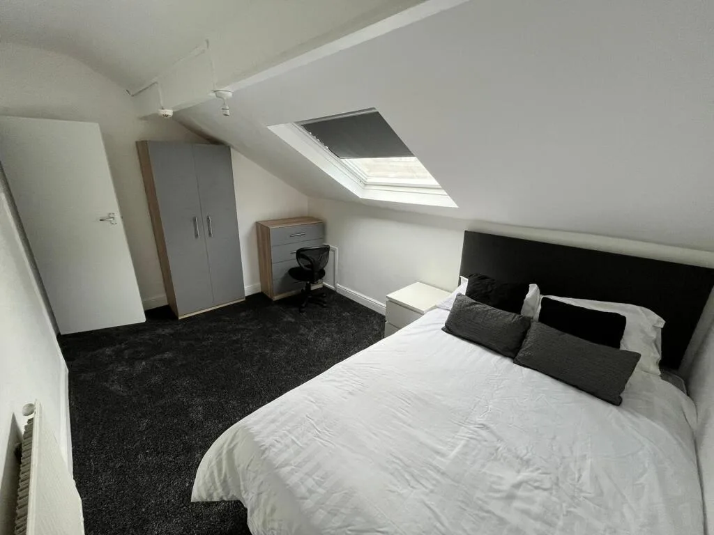 5 bedroom terraced house for rent
