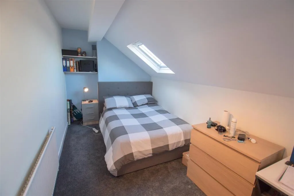 5 bedroom terraced house for rent