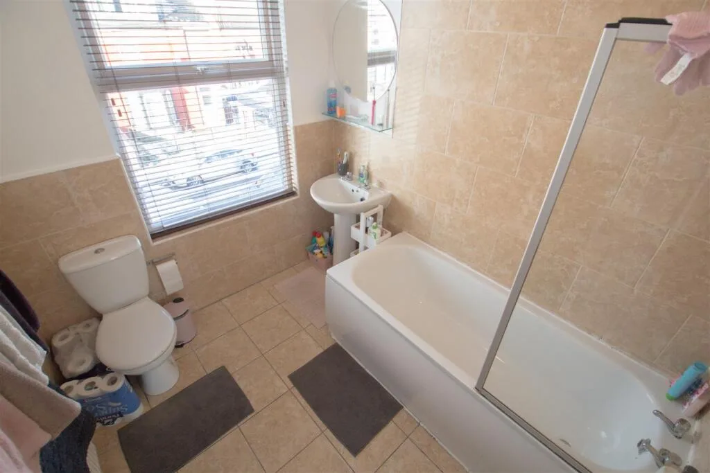 5 bedroom terraced house for rent