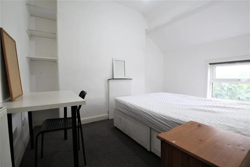 6 bedroom terraced house for rent