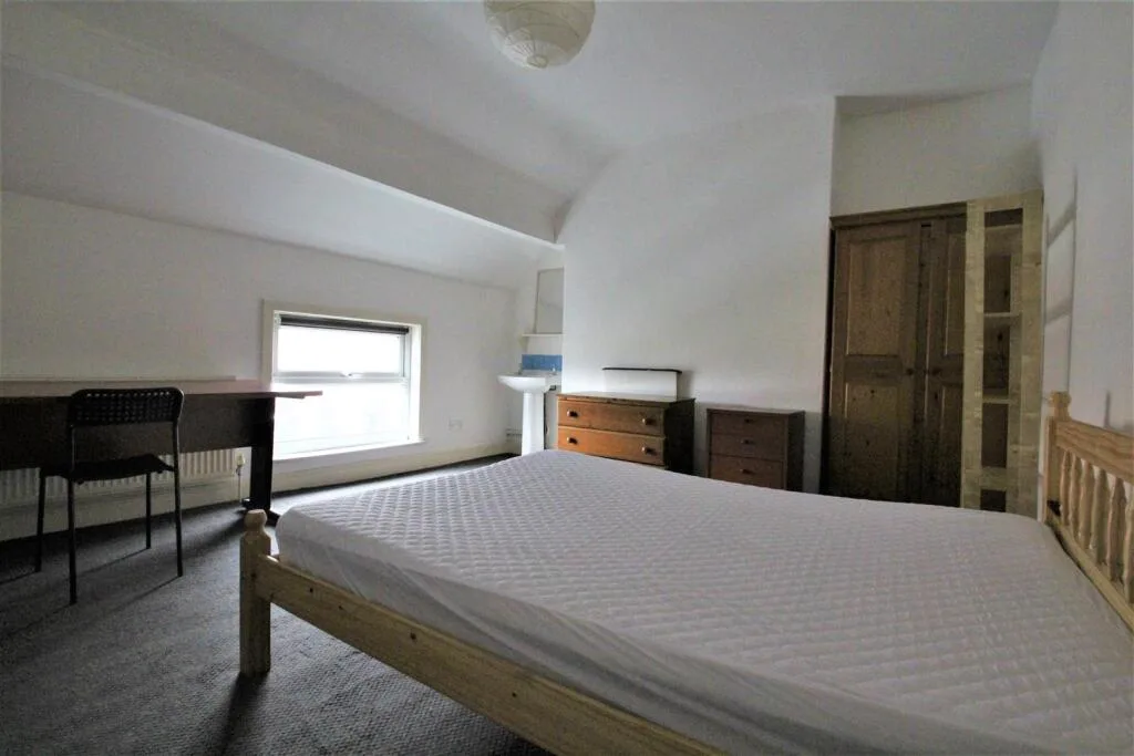 6 bedroom terraced house for rent
