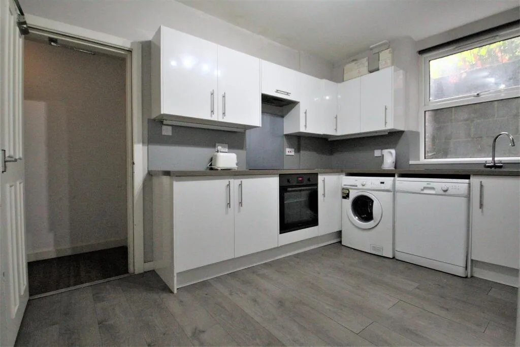 6 bedroom terraced house for rent