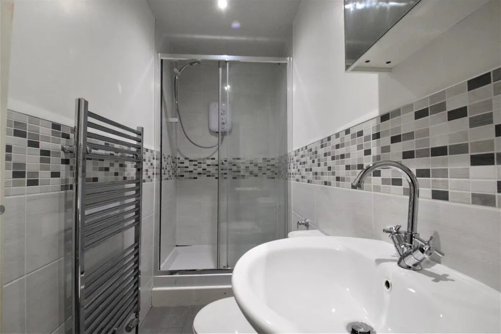 6 bedroom terraced house for rent
