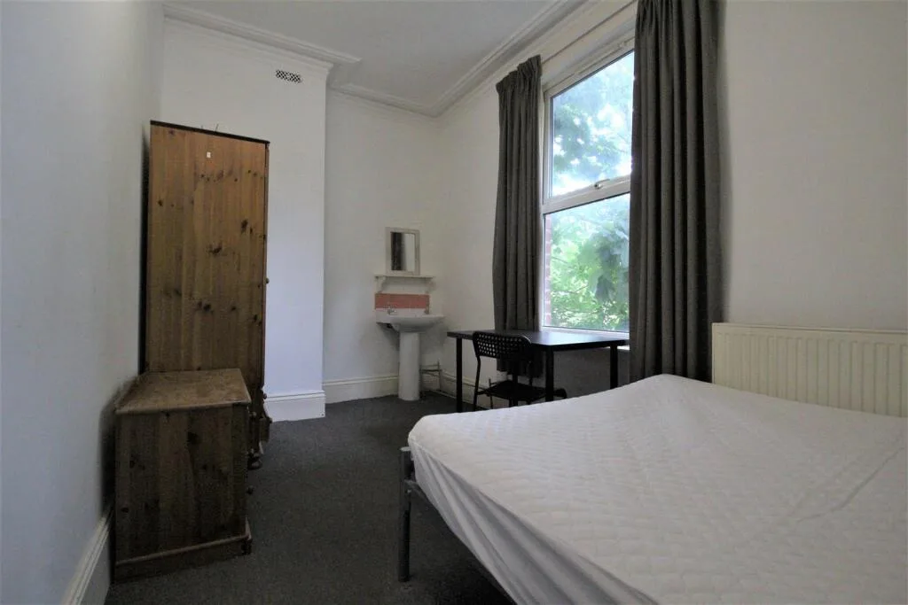 6 bedroom terraced house for rent