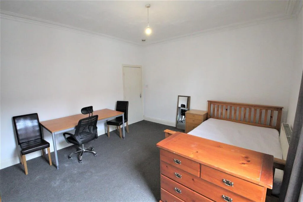 6 bedroom terraced house for rent