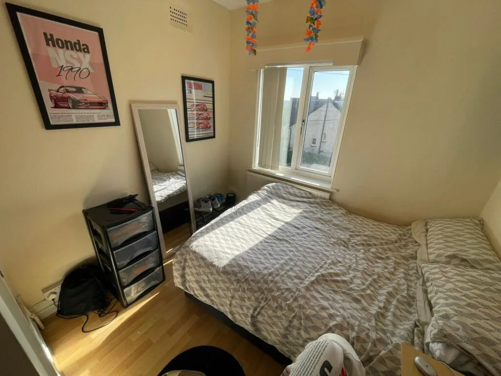 6 bedroom semi-detached house for rent