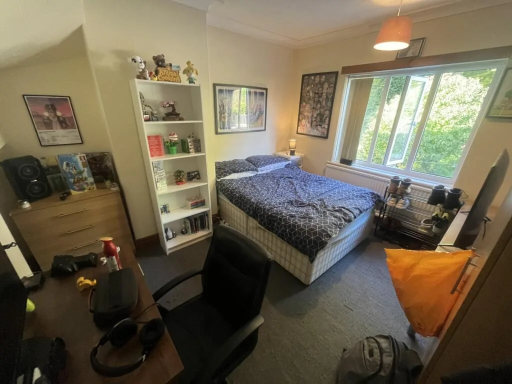 6 bedroom semi-detached house for rent