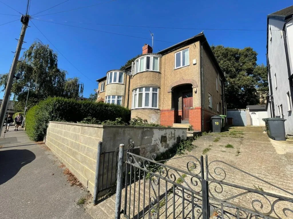 6 bedroom semi-detached house for rent