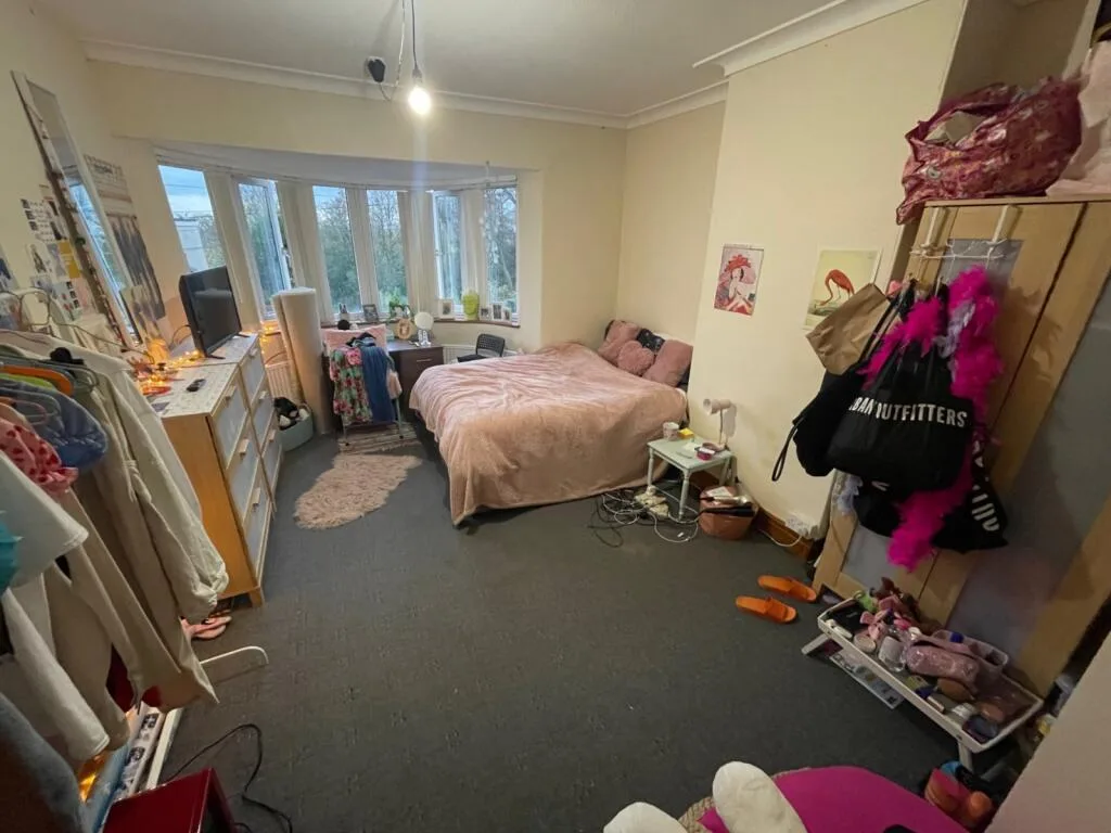 6 bedroom semi-detached house for rent