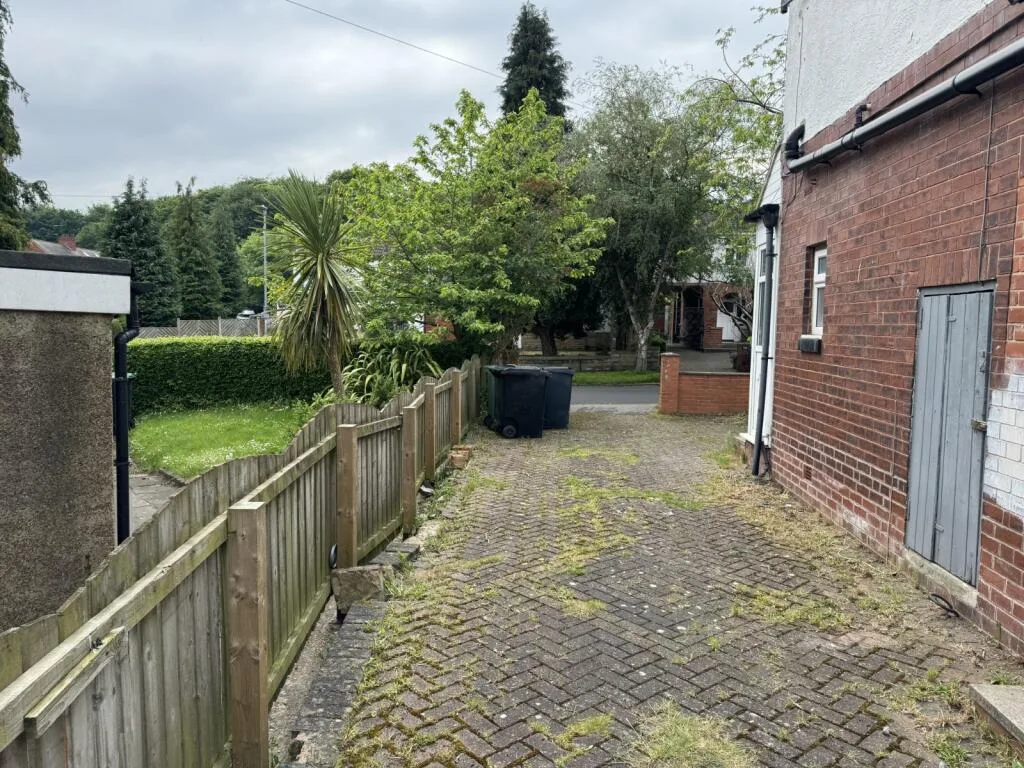 6 bedroom semi-detached house for rent
