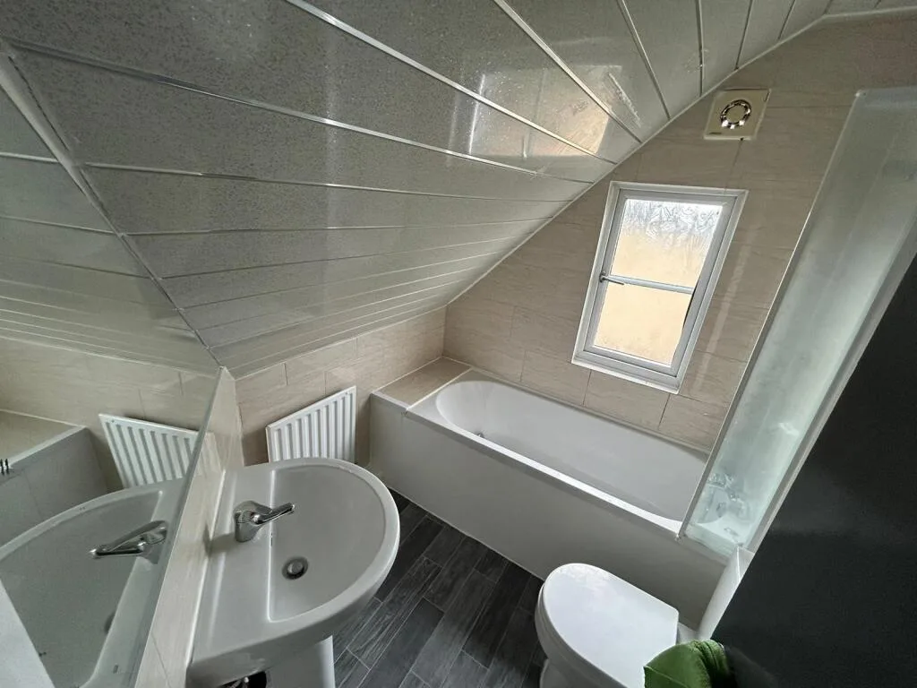 6 bedroom semi-detached house for rent