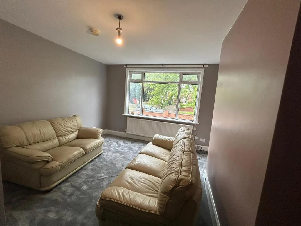 6 bedroom semi-detached house for rent