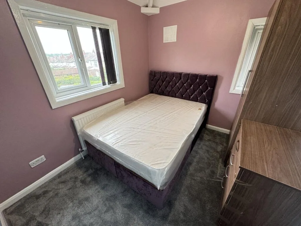 6 bedroom semi-detached house for rent