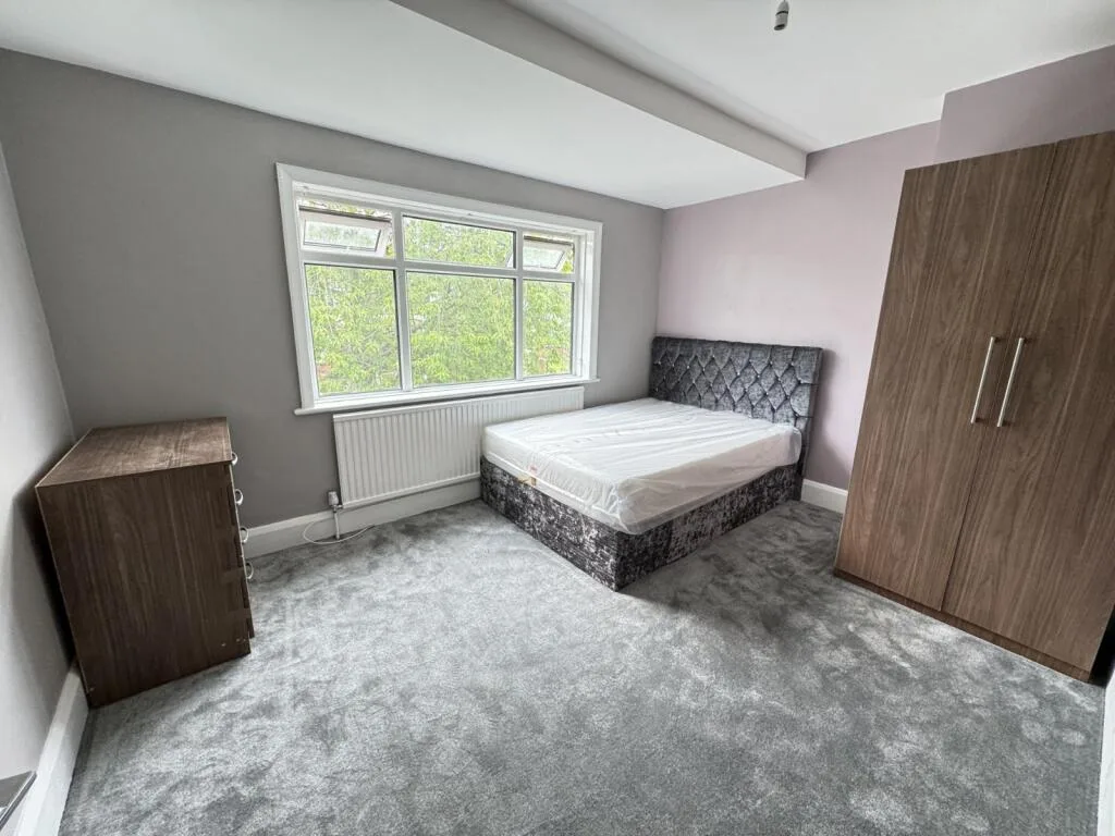 6 bedroom semi-detached house for rent