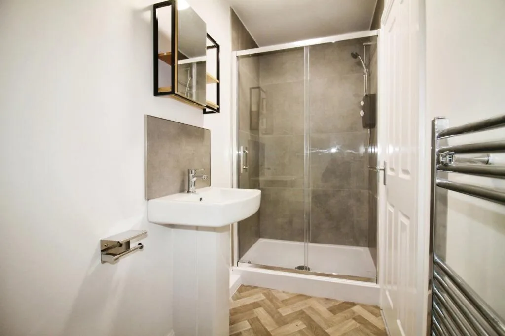 6 bedroom terraced house for rent