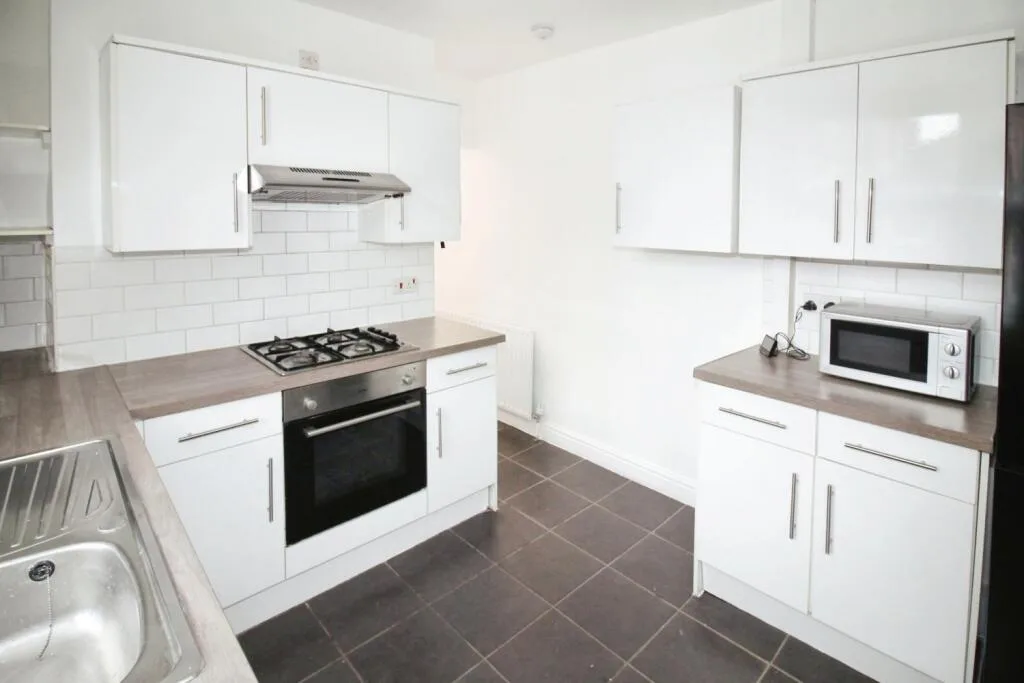 6 bedroom terraced house for rent