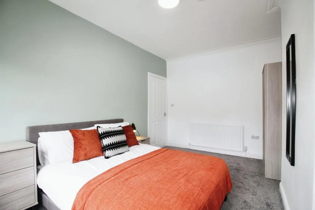 6 bedroom terraced house for rent