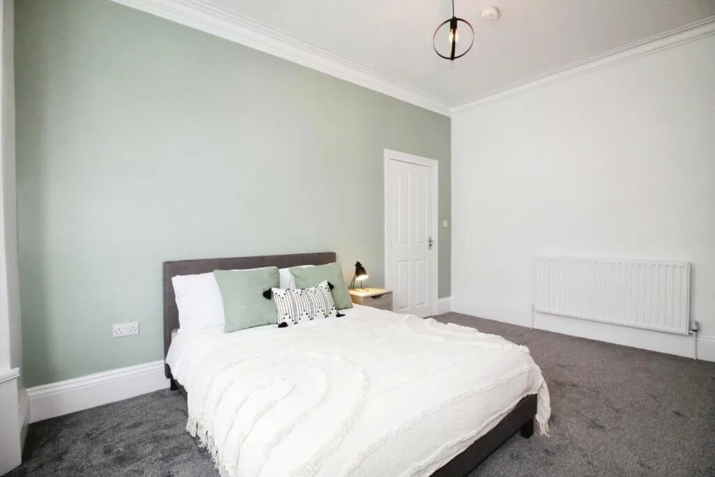 6 bedroom terraced house for rent