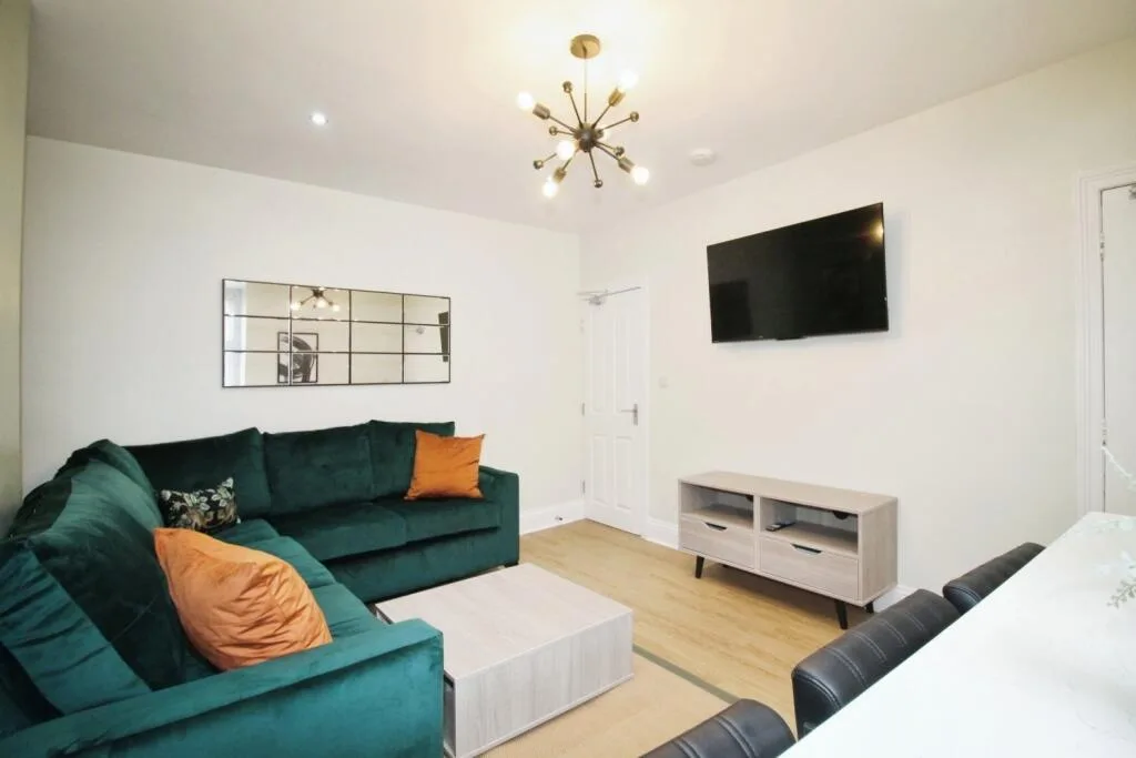 6 bedroom terraced house for rent
