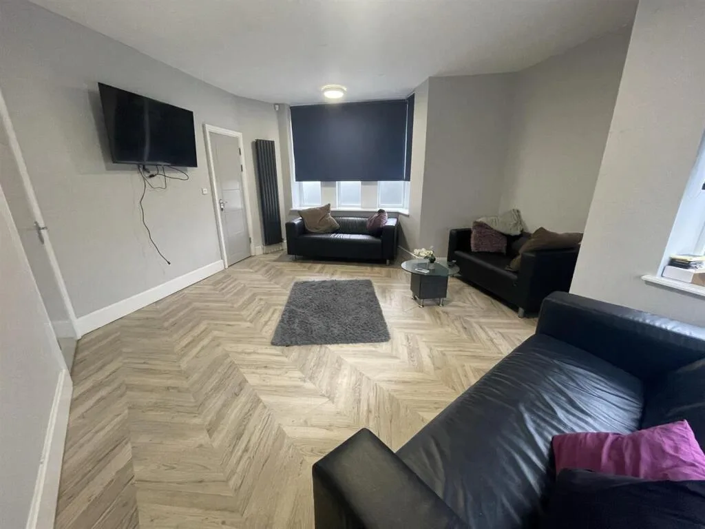 7 bedroom property for rent