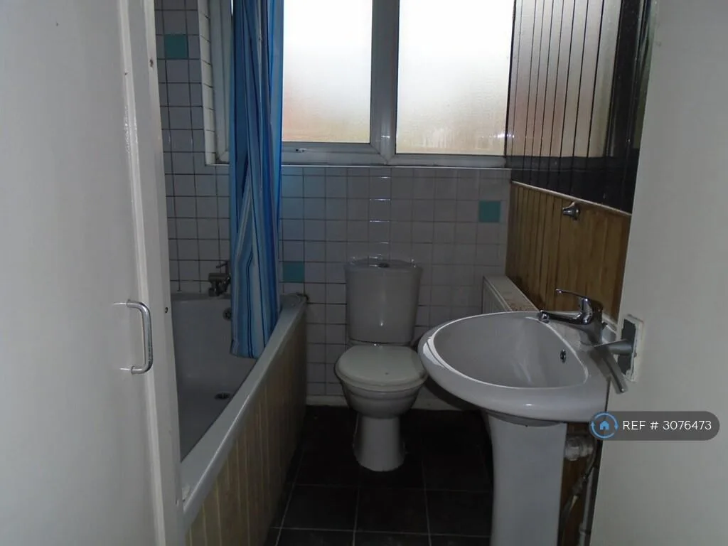 8 bedroom end of terrace house for rent