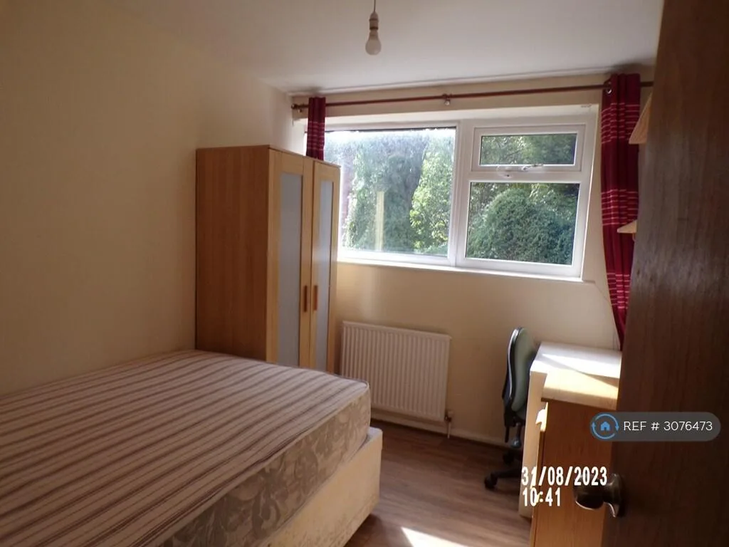 8 bedroom end of terrace house for rent