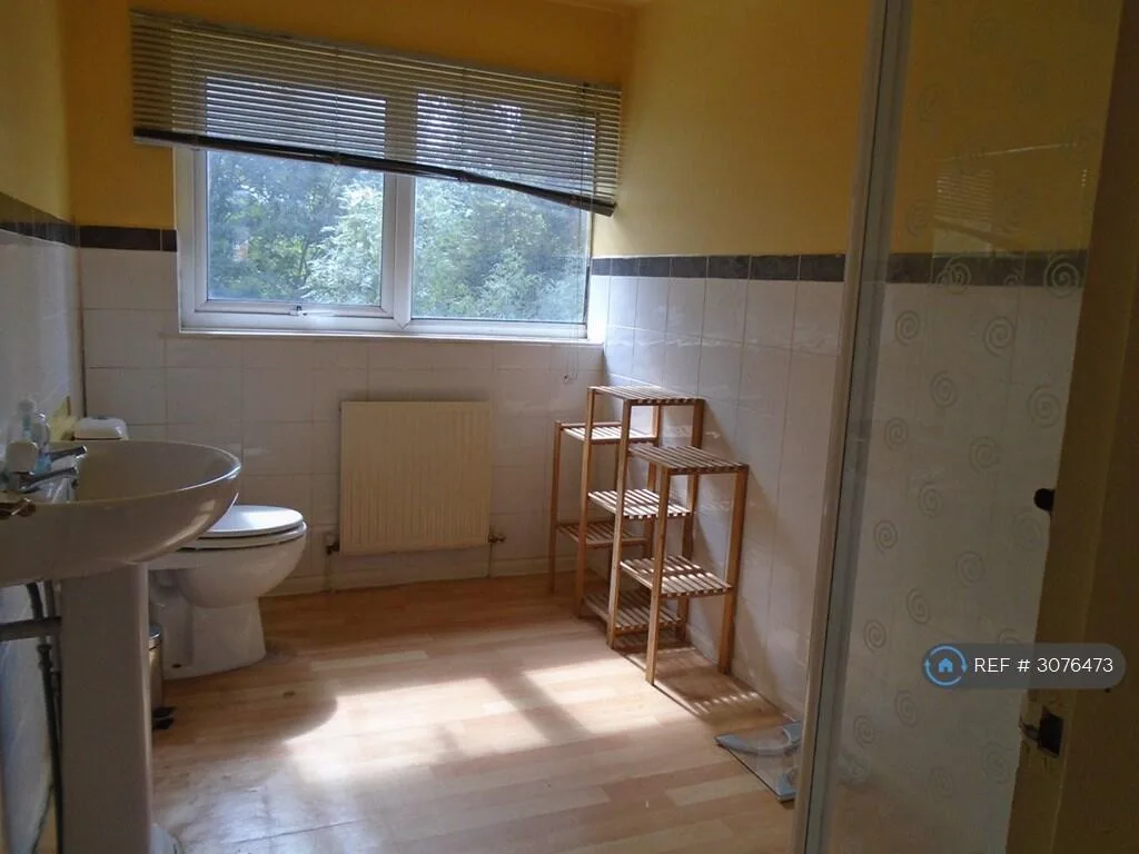 8 bedroom end of terrace house for rent