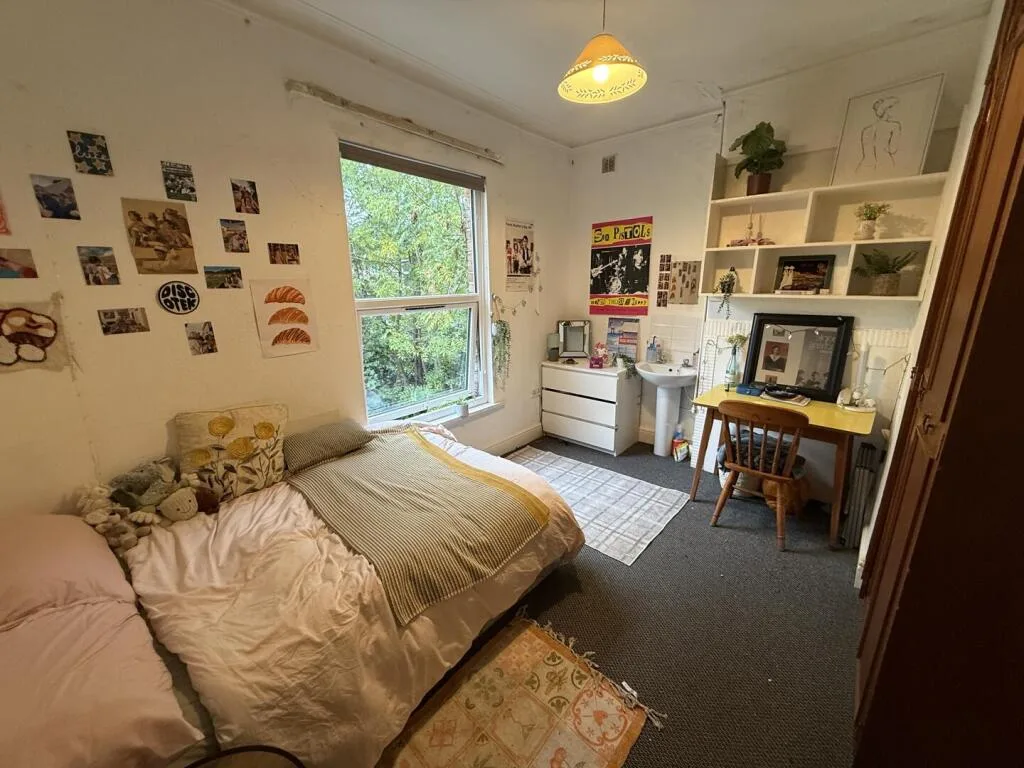 8 bedroom property for rent