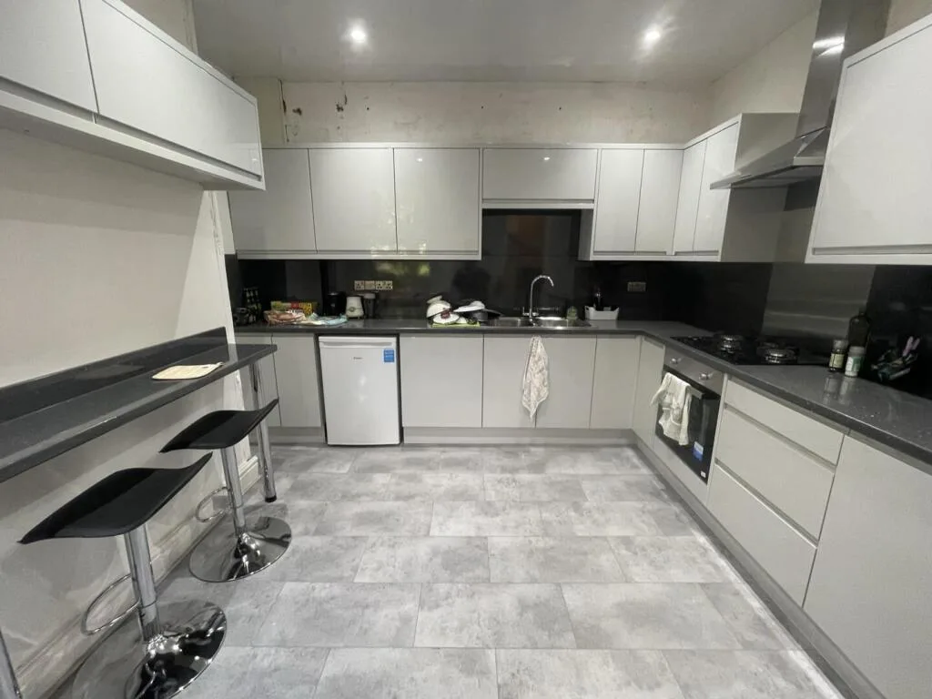 8 bedroom property for rent