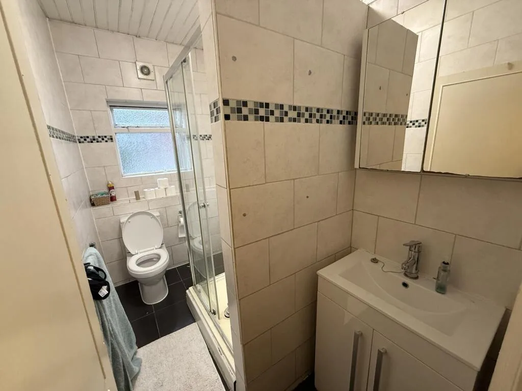 8 bedroom property for rent