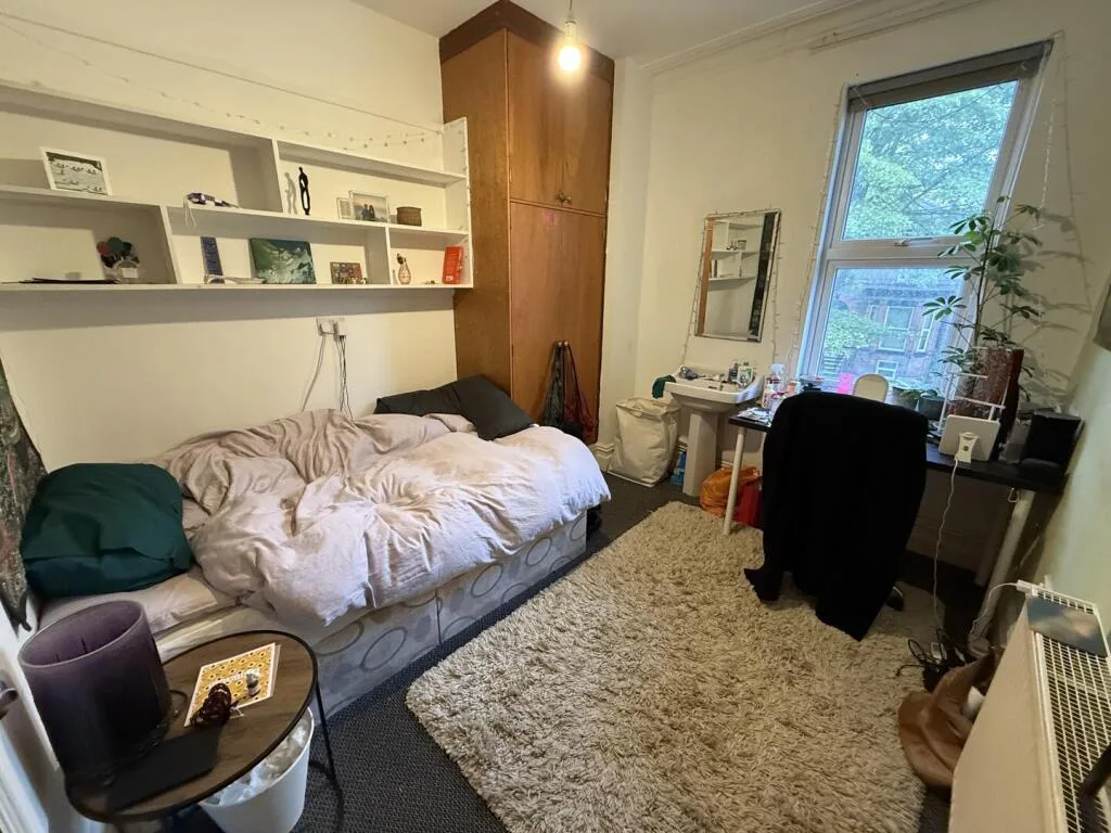 8 bedroom property for rent