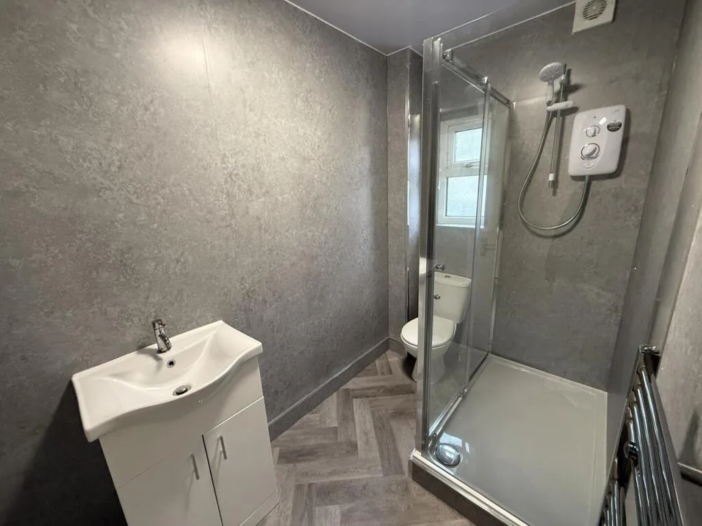 8 bedroom property for rent